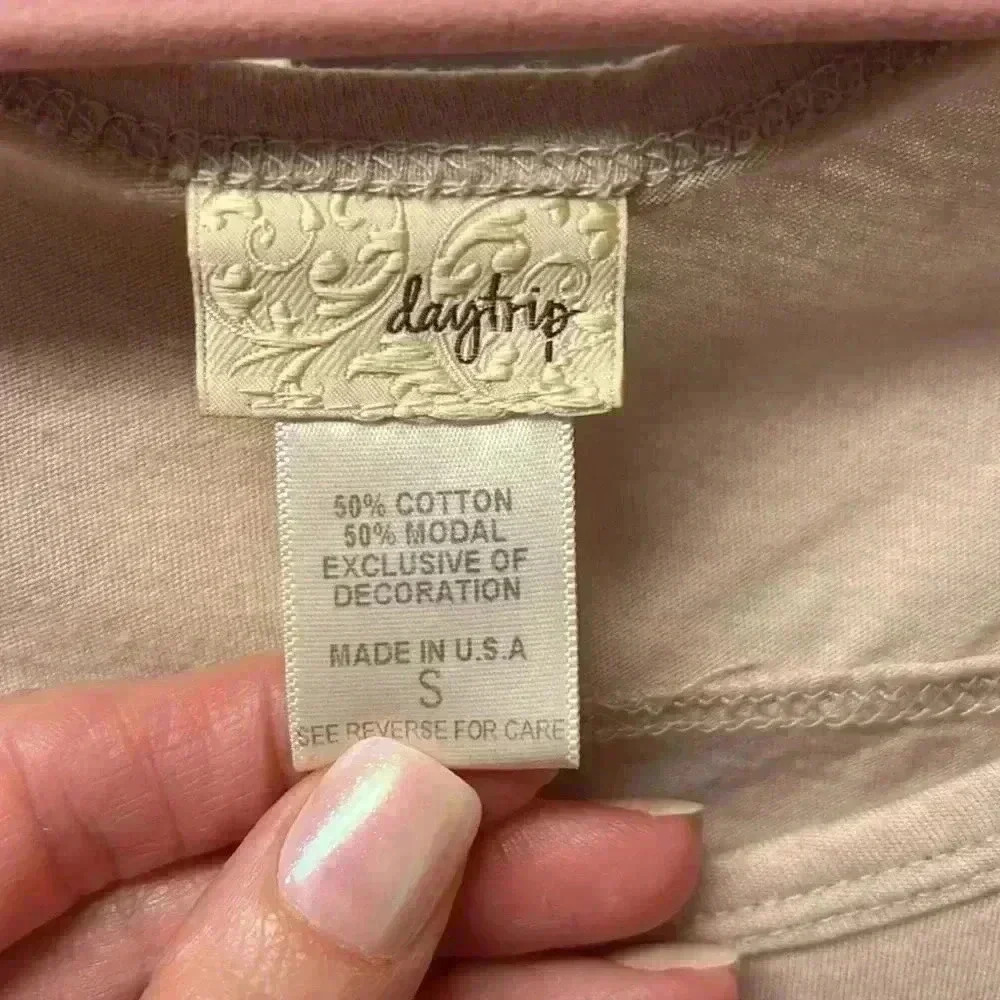 Daytrip Peace Sign Top Size Small - Picture 2 of 5